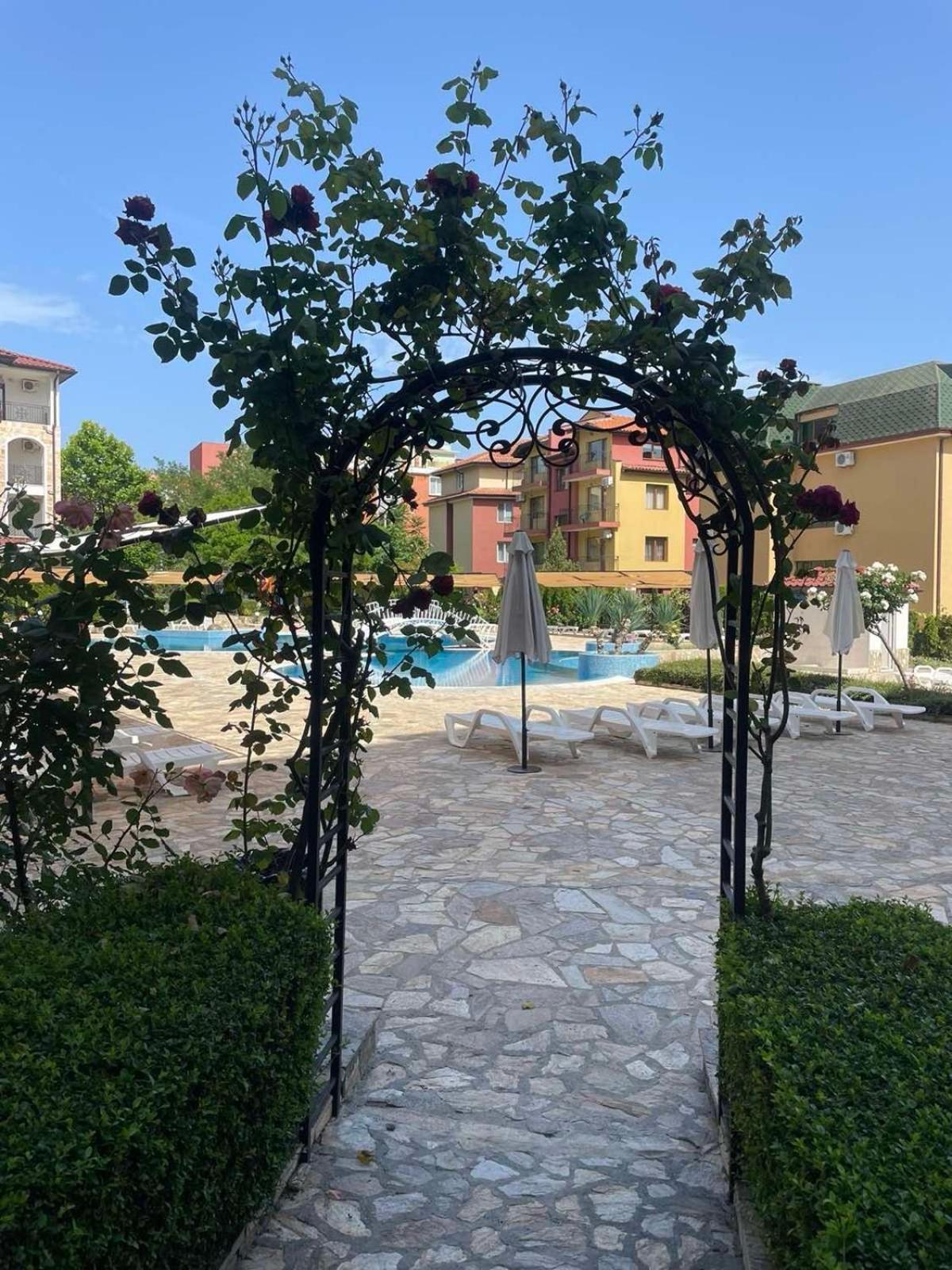 Private Apartments In Apolon Rawda Exterior foto